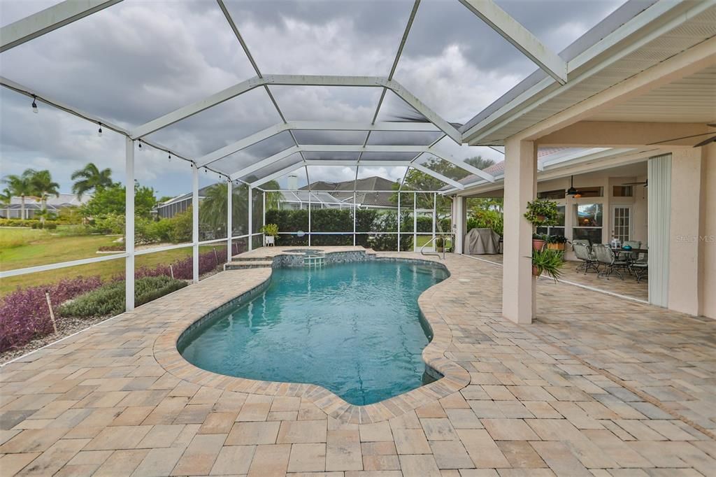 Oversized Outdoor Lanai with Pool w/Spa