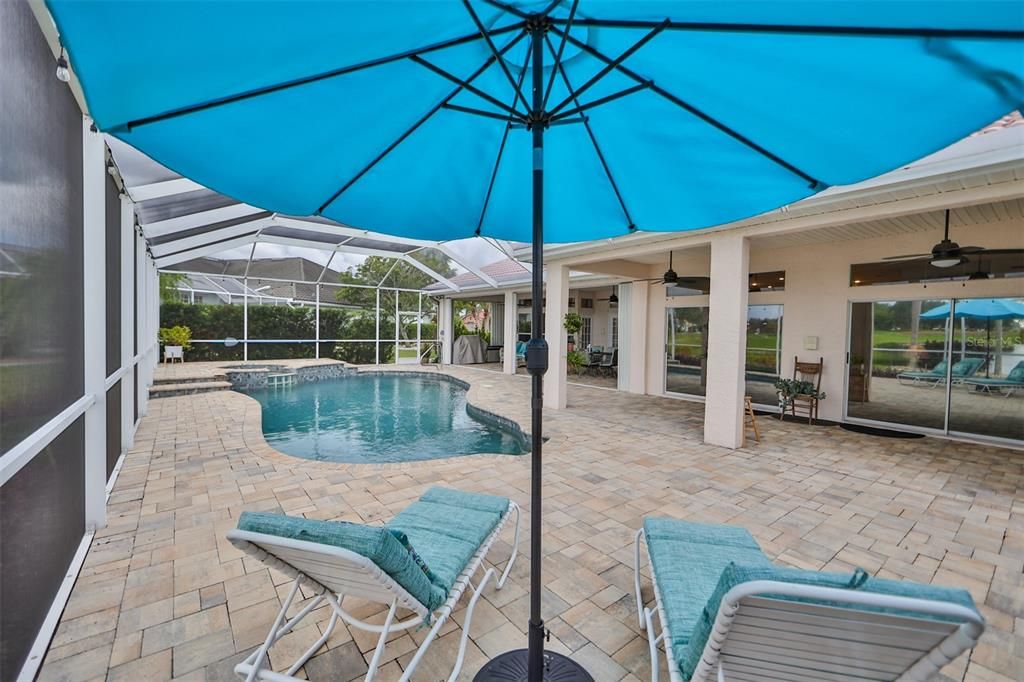 Oversized Outdoor Lanai with Pool w/Spa