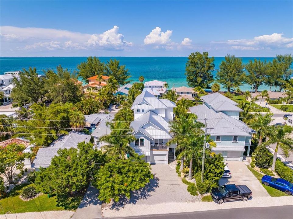 Recently Sold: $3,495,000 (4 beds, 4 baths, 2463 Square Feet)