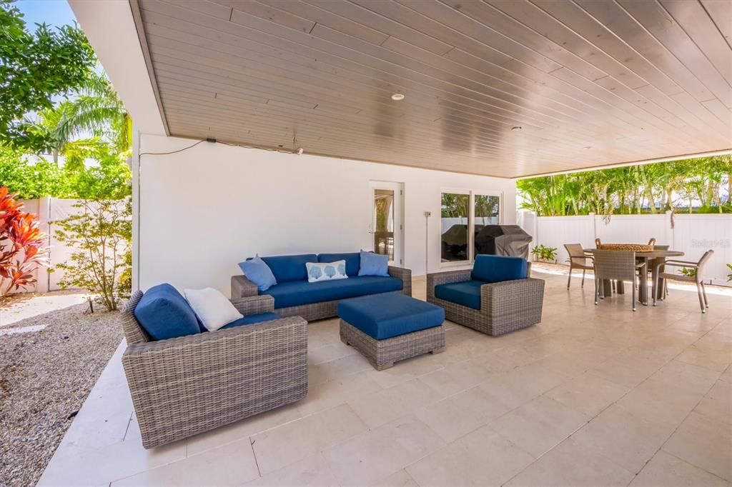 Recently Sold: $3,495,000 (4 beds, 4 baths, 2463 Square Feet)