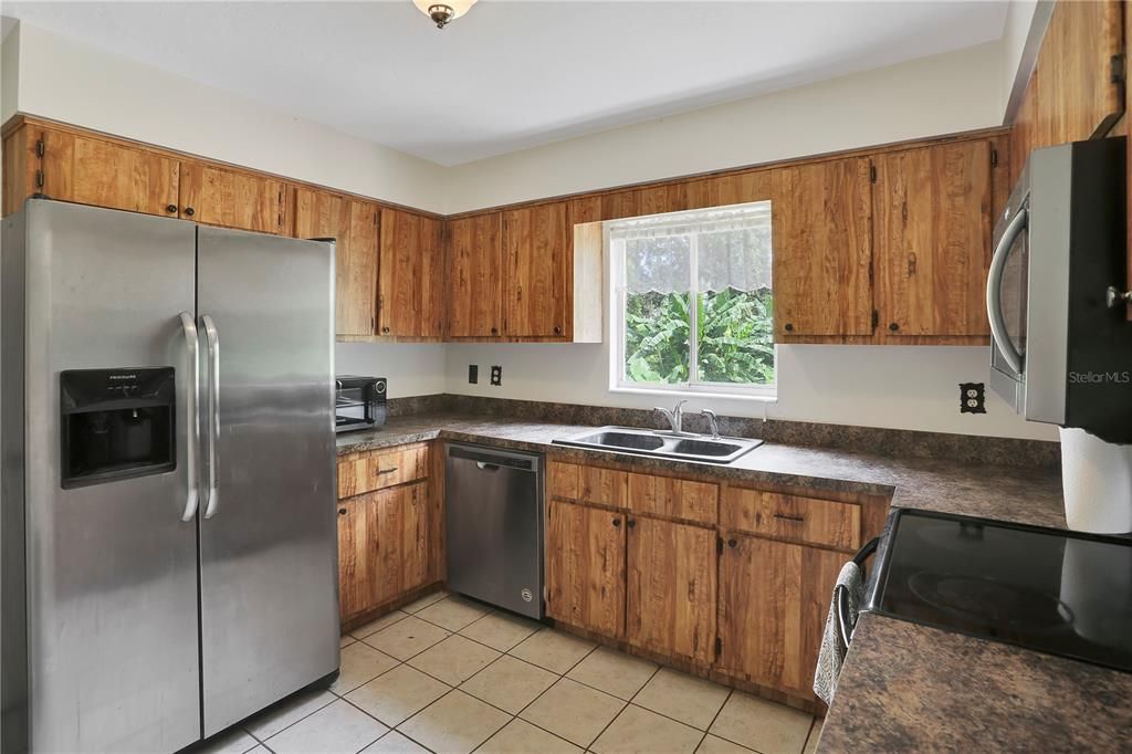 Recently Sold: $250,000 (3 beds, 2 baths, 1338 Square Feet)