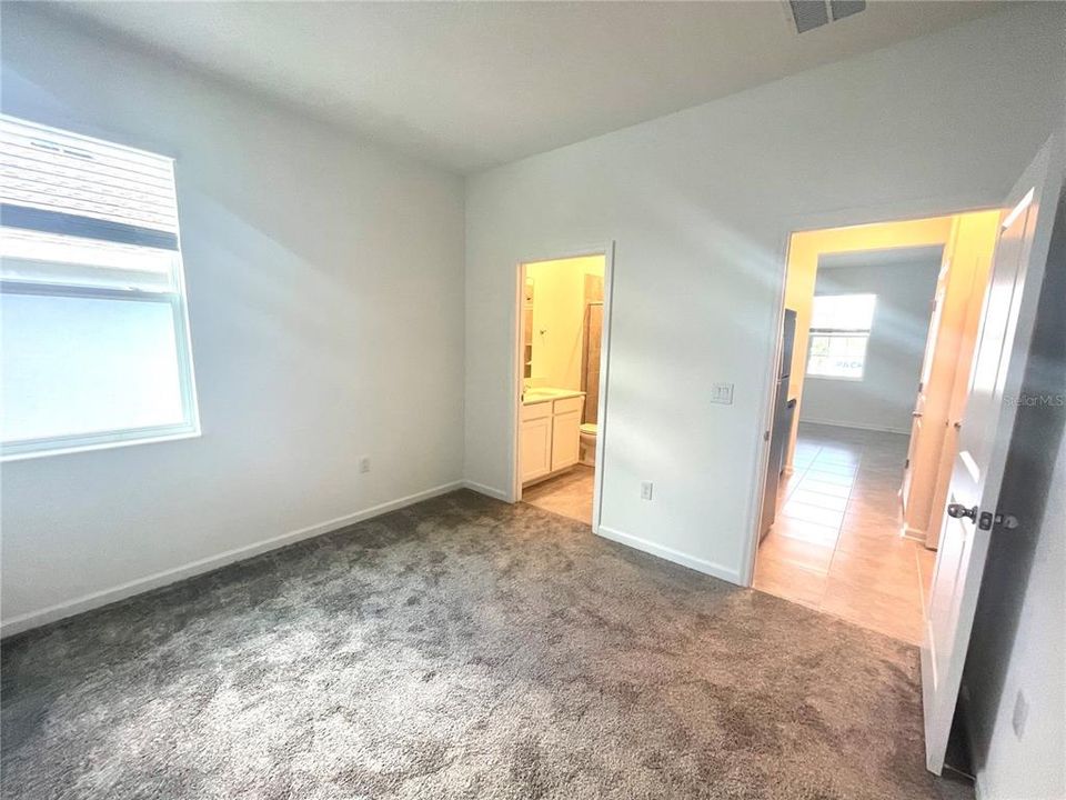 Recently Rented: $1,300 (1 beds, 1 baths, 480 Square Feet)