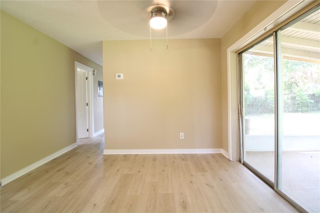 Recently Rented: $1,580 (3 beds, 1 baths, 943 Square Feet)