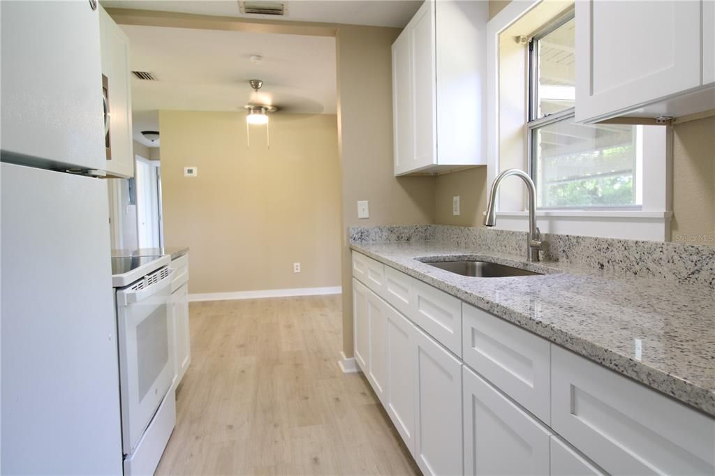 Recently Rented: $1,580 (3 beds, 1 baths, 943 Square Feet)