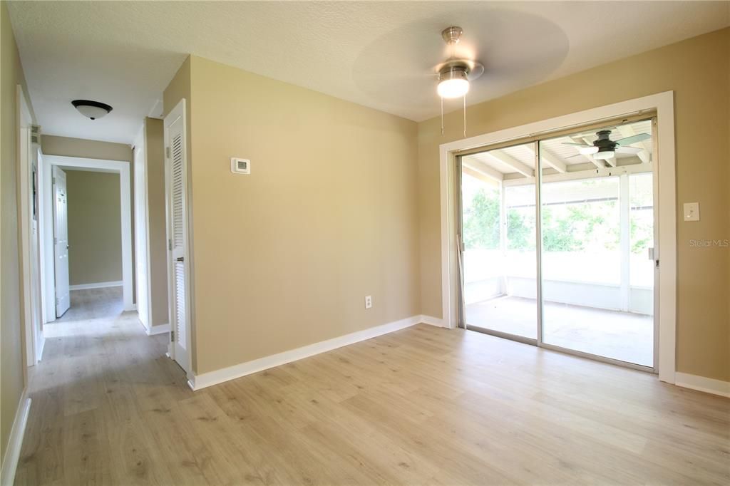 Recently Rented: $1,580 (3 beds, 1 baths, 943 Square Feet)