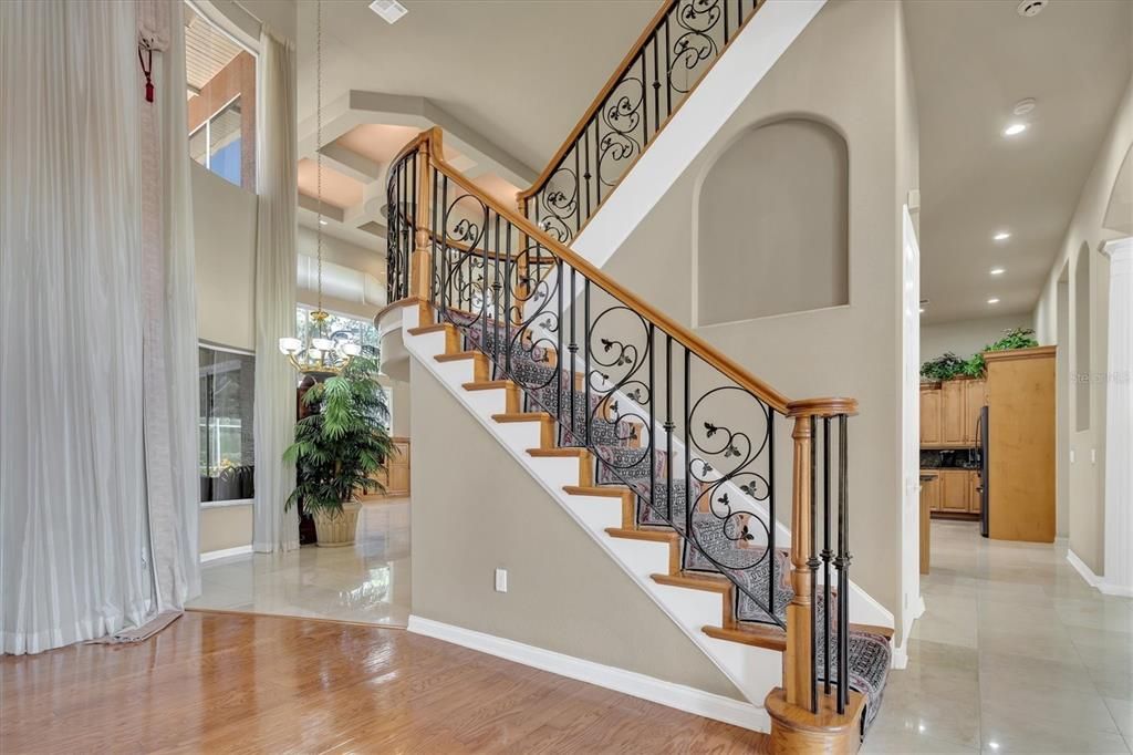 BEHOLD THE PRETTIEST STAIRCASE!