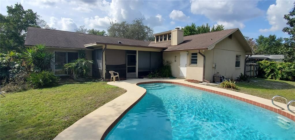 Active With Contract: $2,900 (3 beds, 2 baths, 1982 Square Feet)