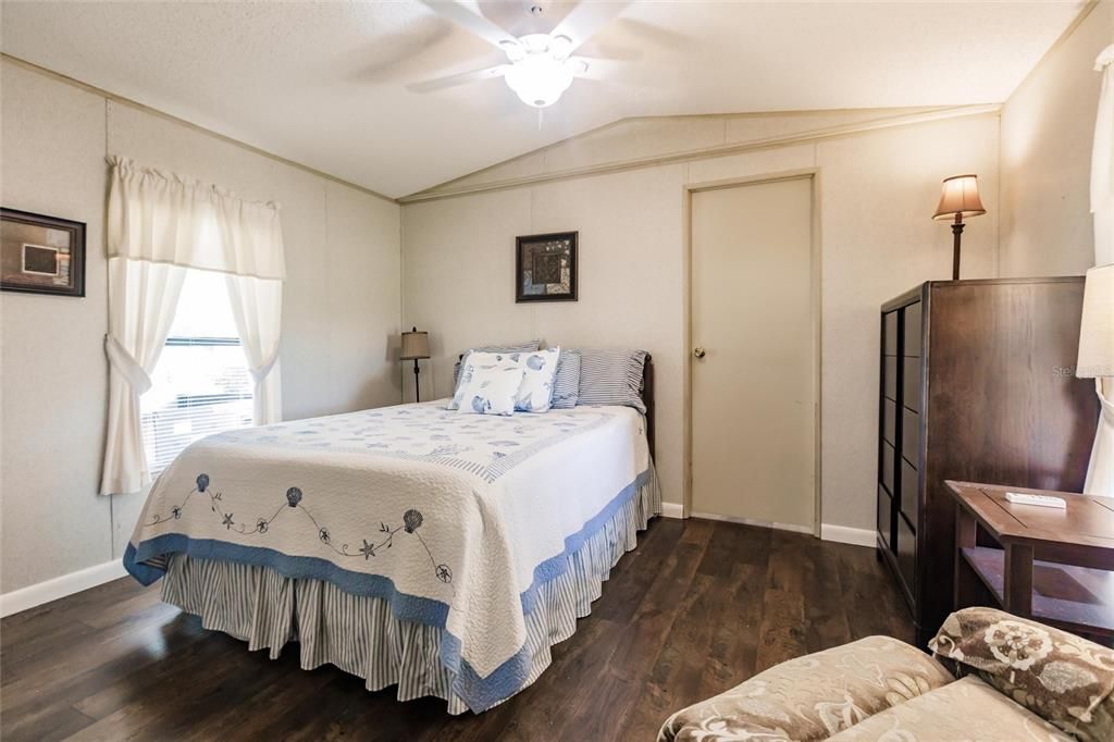 Recently Sold: $156,500 (2 beds, 2 baths, 1034 Square Feet)