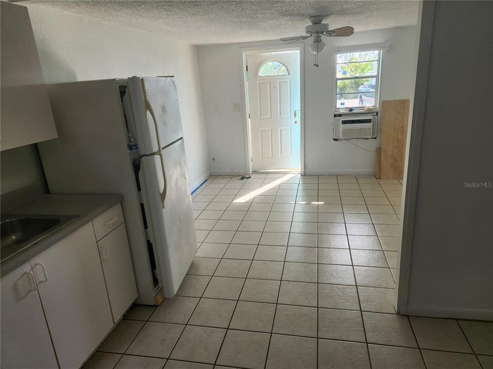 Recently Rented: $900 (1 beds, 1 baths, 350 Square Feet)