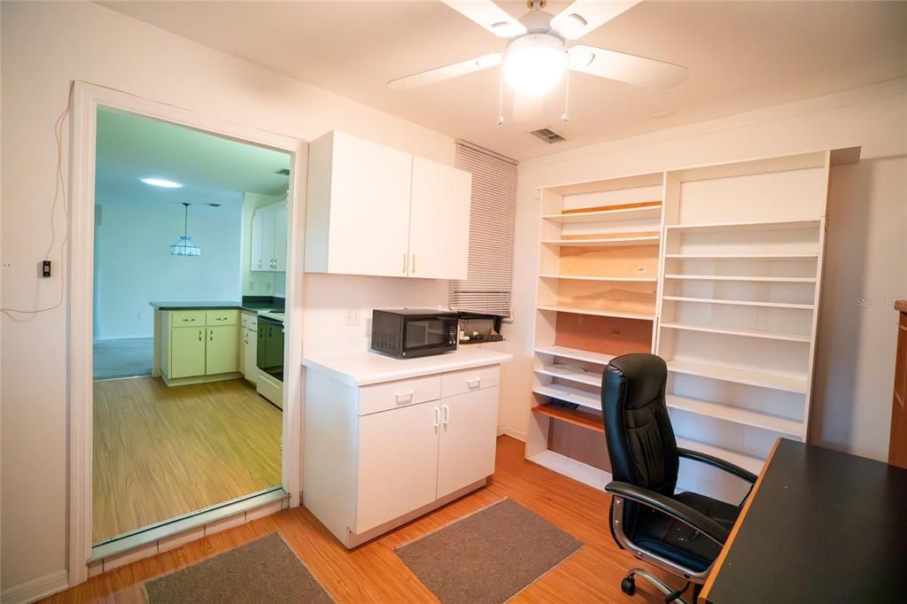 For Sale: $179,000 (2 beds, 2 baths, 1408 Square Feet)