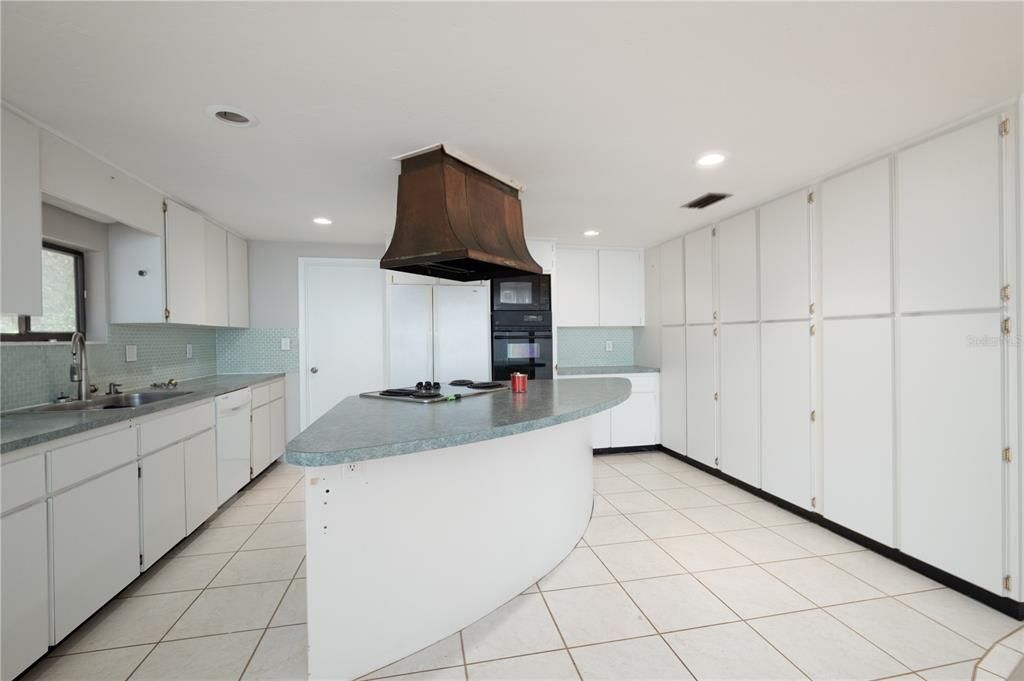 Recently Sold: $285,000 (3 beds, 2 baths, 1430 Square Feet)