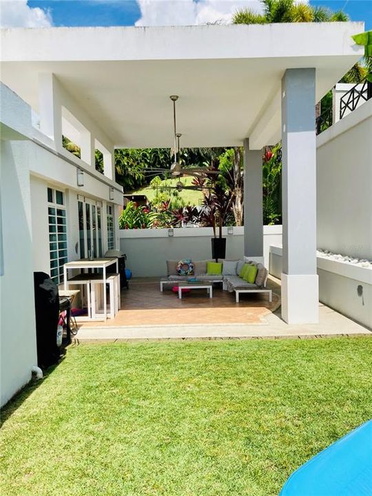 Vendido Recientemente: $685,000 (3 camas, 2 baños, 3051 Pies cuadrados)