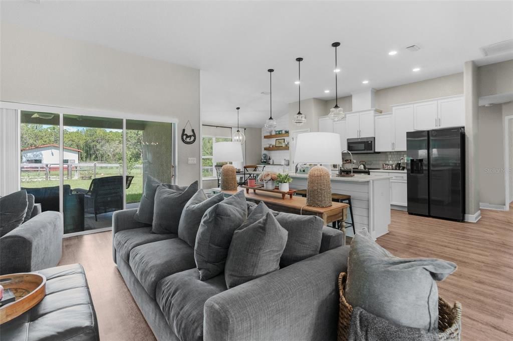 Recently Sold: $595,000 (3 beds, 2 baths, 1922 Square Feet)