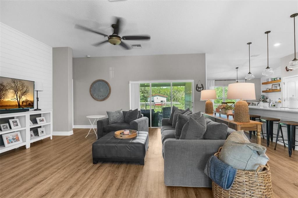 Recently Sold: $595,000 (3 beds, 2 baths, 1922 Square Feet)