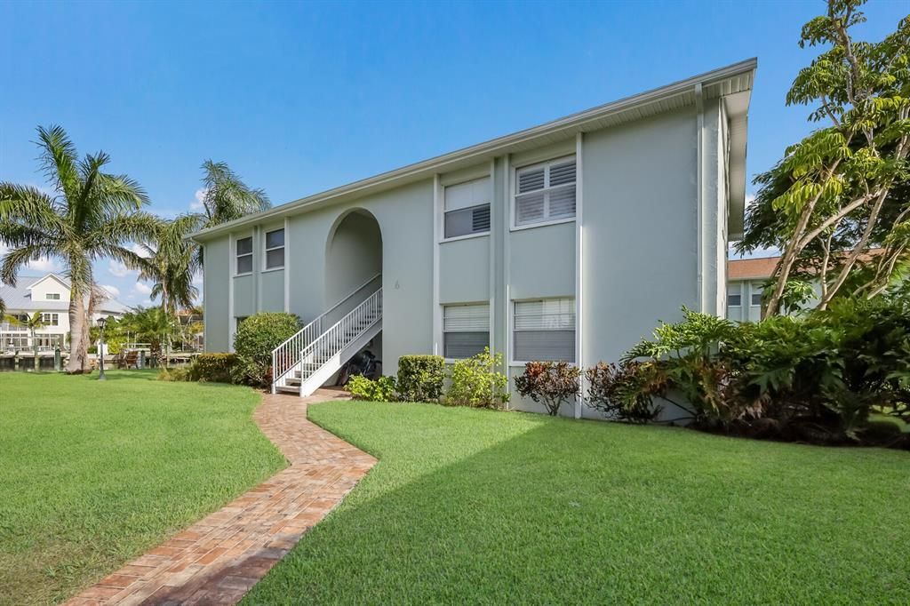 最近售出: $630,000 (2 贝兹, 1 浴室, 822 平方英尺)