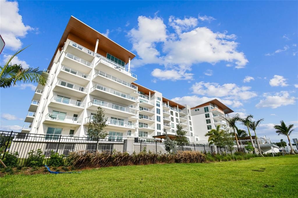 Recently Sold: $1,375,000 (2 beds, 2 baths, 1419 Square Feet)