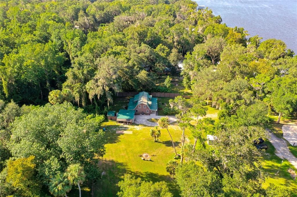 RIVERVIEW, RELAXATION, & ROOM TO SPREAD OUT!!! Total of 1.42 acres.  Welcome to 104 Shell Harbour Way in the BASS FISHING CAPITAL OF THE WORLD!