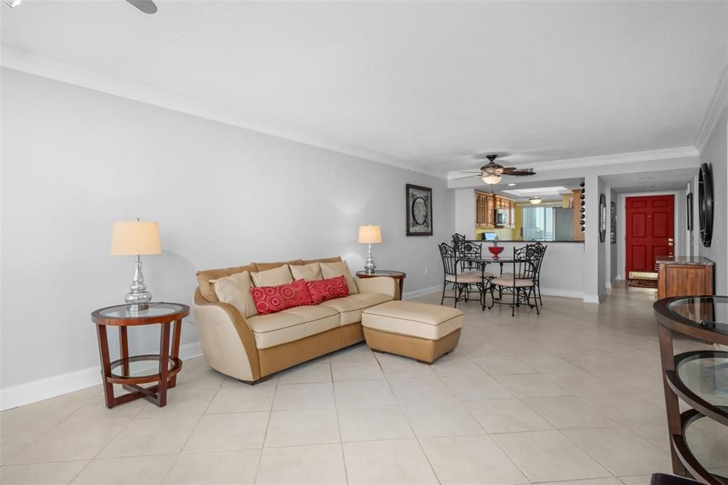 Active With Contract: $1,850 (2 beds, 2 baths, 1103 Square Feet)
