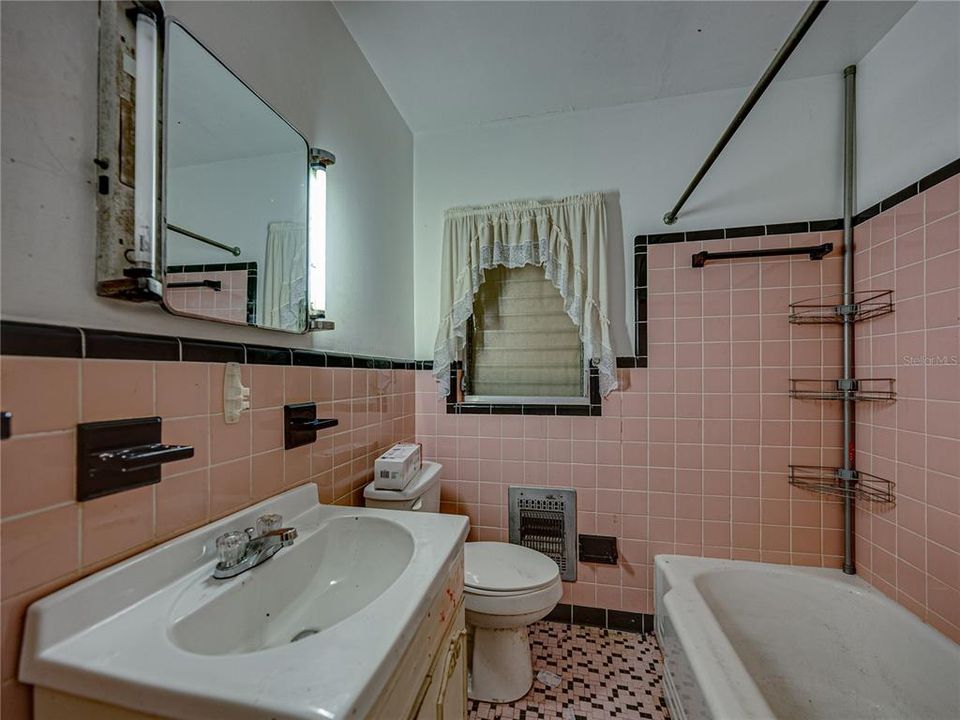 最近售出: $155,000 (2 贝兹, 1 浴室, 1240 平方英尺)