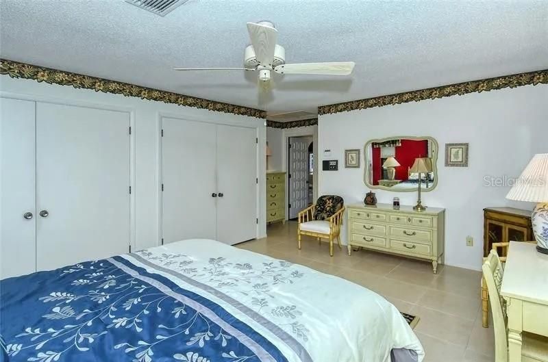 В аренду: $14,000 (6 спален, 3 ванн, 4465 Квадратных фут)