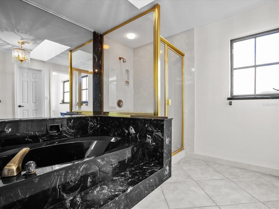 最近售出: $599,900 (3 贝兹, 3 浴室, 2041 平方英尺)