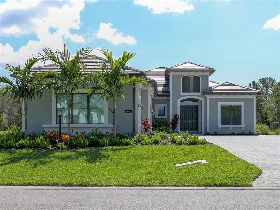 Recently Sold: $1,350,000 (4 beds, 3 baths, 2524 Square Feet)