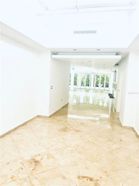 Vendido Recientemente: $1,995,000 (5 camas, 5 baños, 4750 Pies cuadrados)