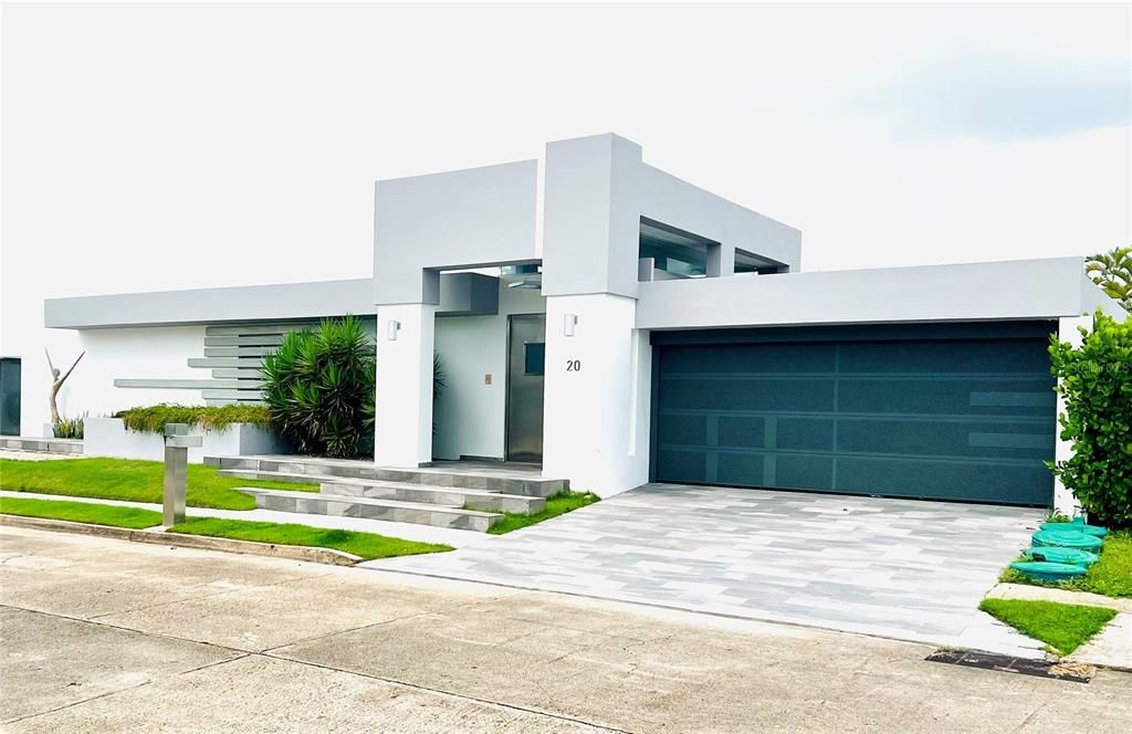 Vendido Recientemente: $1,995,000 (5 camas, 5 baños, 4750 Pies cuadrados)