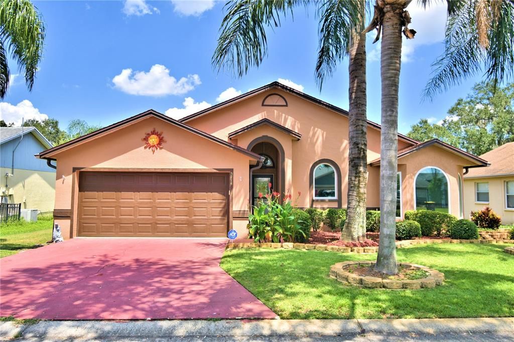 Recently Sold: $325,000 (3 beds, 2 baths, 1669 Square Feet)