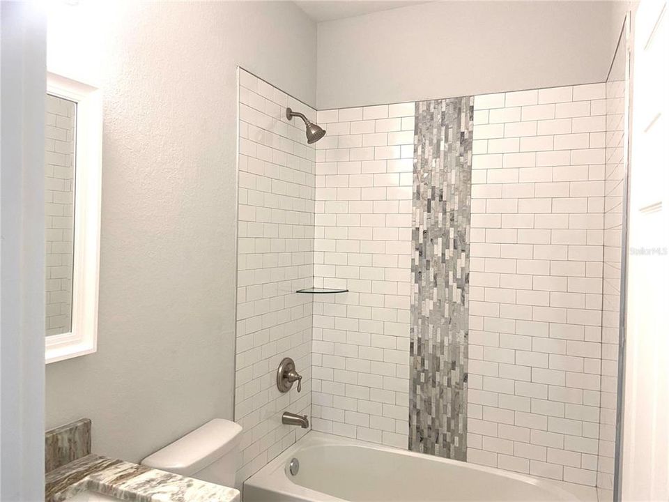Hall bath with tiled tub/shower combo