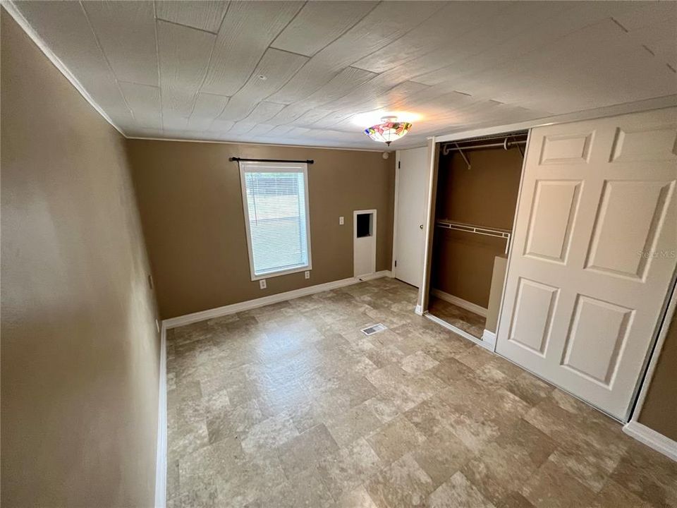 Recently Sold: $154,900 (1 beds, 1 baths, 728 Square Feet)