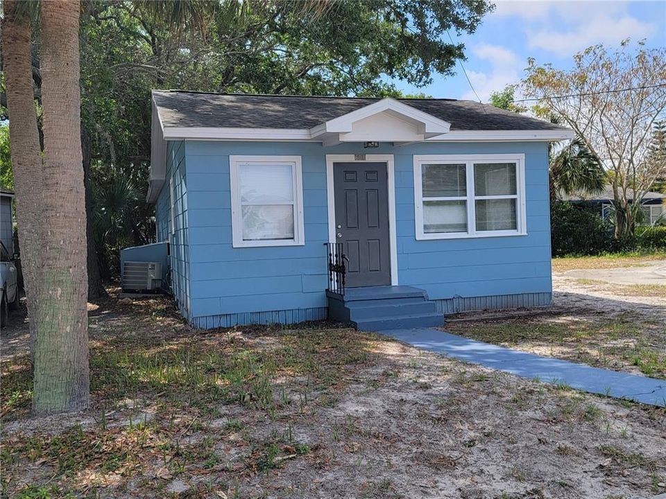 Recently Rented: $1,800 (3 beds, 1 baths, 786 Square Feet)