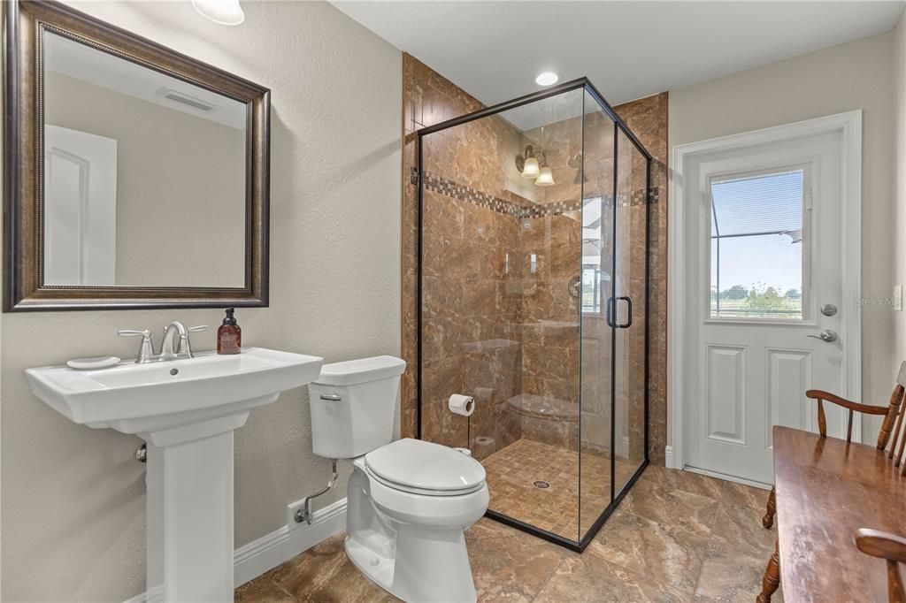 最近售出: $875,000 (4 贝兹, 3 浴室, 2565 平方英尺)