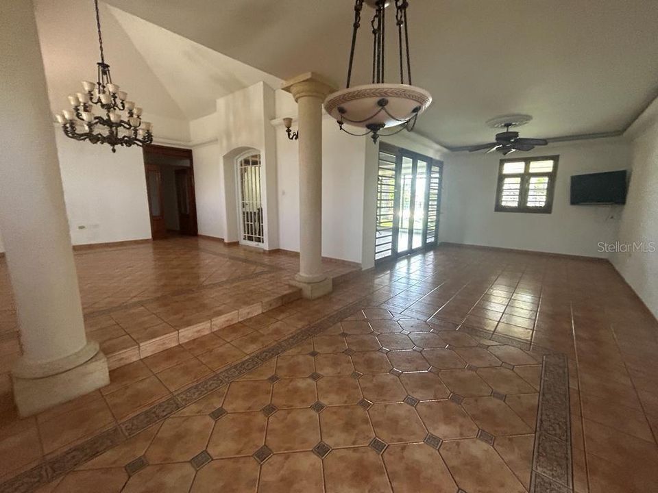 En Venta: $1,295,000 (4 camas, 3 baños, 3400 Pies cuadrados)