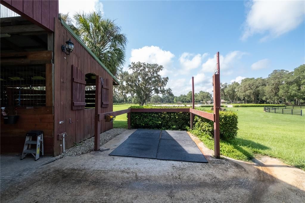 Recently Sold: $2,450,000 (3 beds, 2 baths, 2304 Square Feet)