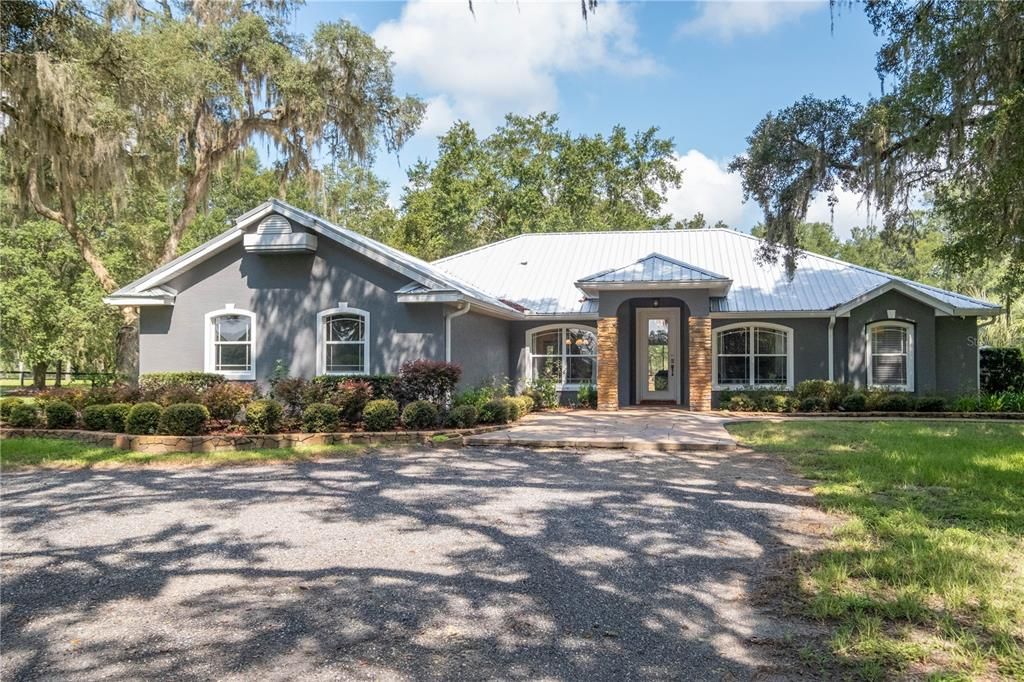 Recently Sold: $2,450,000 (3 beds, 2 baths, 2304 Square Feet)