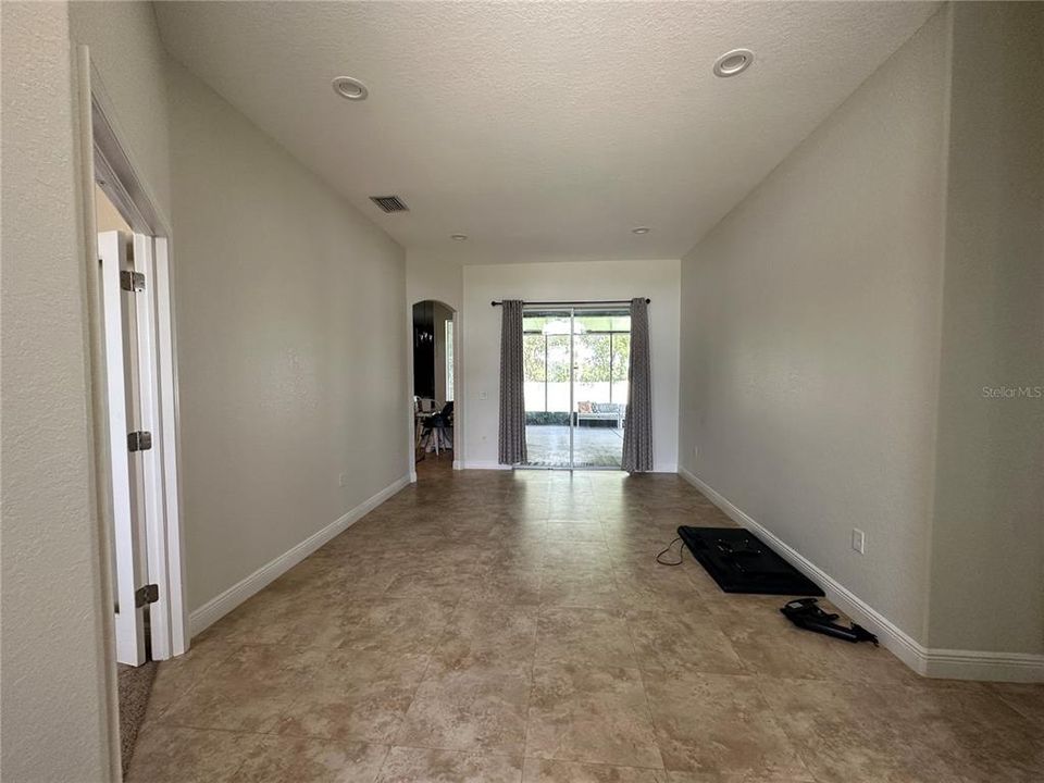 Recently Sold: $439,000 (3 beds, 2 baths, 2035 Square Feet)