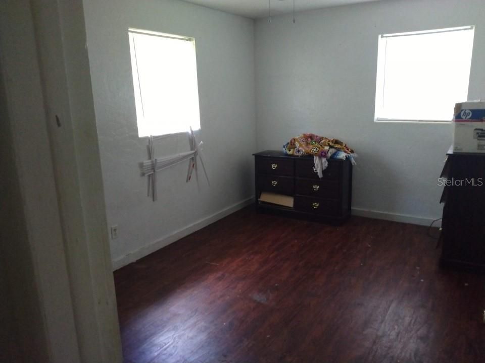 Active With Contract: $139,900 (3 beds, 2 baths, 1248 Square Feet)