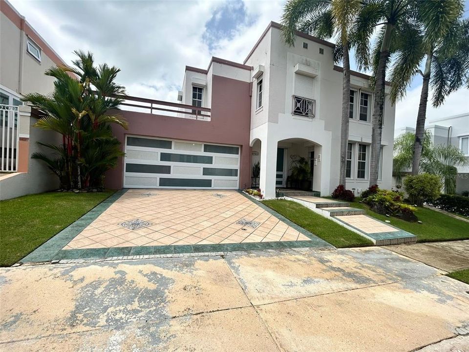 Vendido Recientemente: $665,000 (4 camas, 3 baños, 2800 Pies cuadrados)