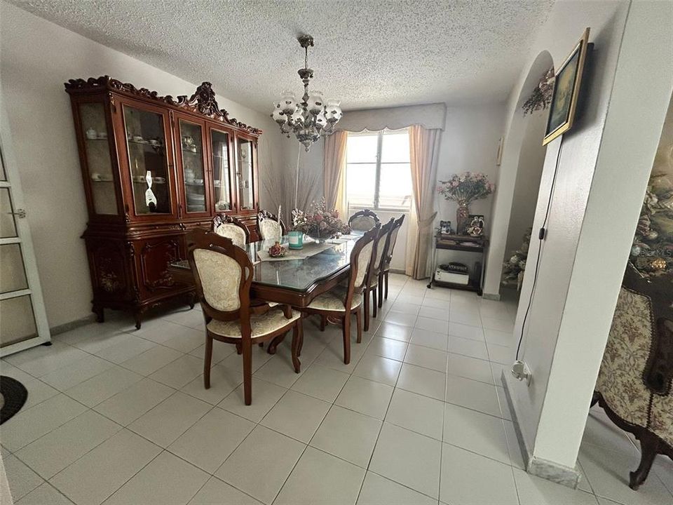 Vendido Recientemente: $665,000 (4 camas, 3 baños, 2800 Pies cuadrados)