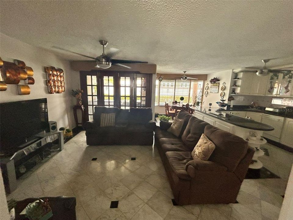 Vendido Recientemente: $665,000 (4 camas, 3 baños, 2800 Pies cuadrados)