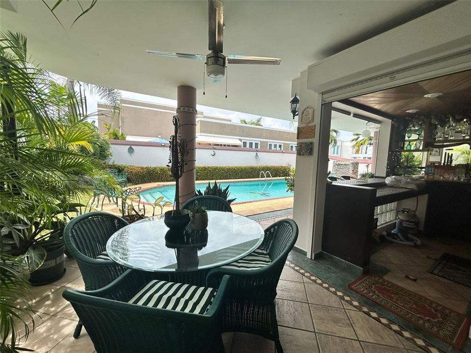 Vendido Recientemente: $665,000 (4 camas, 3 baños, 2800 Pies cuadrados)