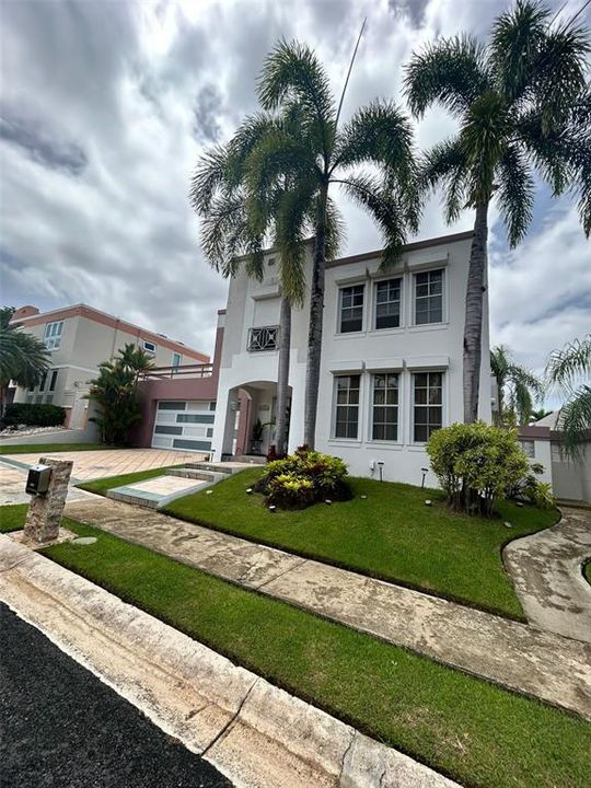 Vendido Recientemente: $665,000 (4 camas, 3 baños, 2800 Pies cuadrados)