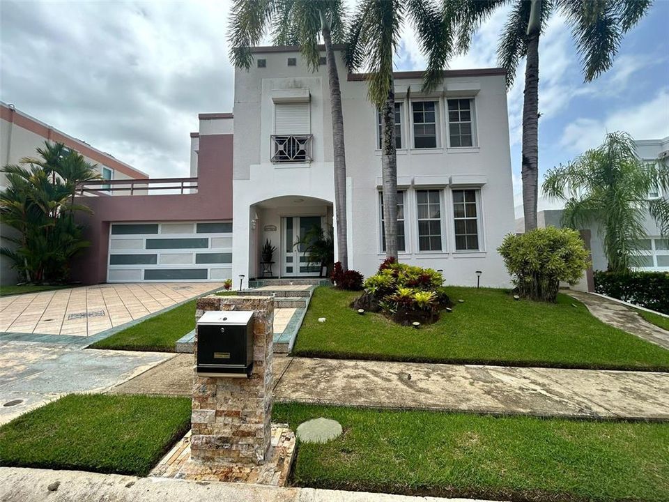 Vendido Recientemente: $665,000 (4 camas, 3 baños, 2800 Pies cuadrados)