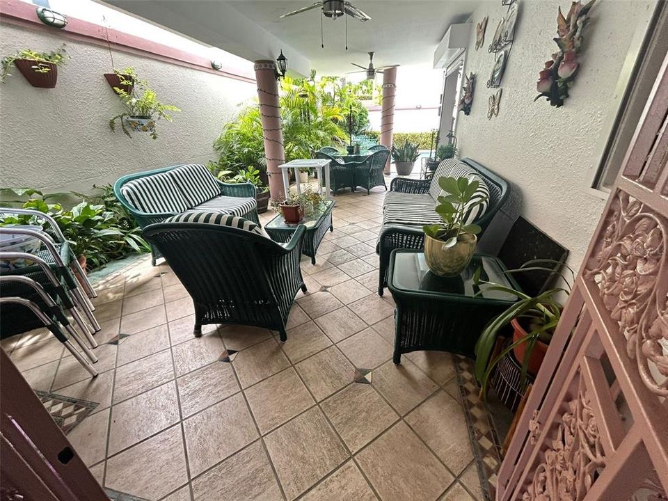 Vendido Recientemente: $665,000 (4 camas, 3 baños, 2800 Pies cuadrados)