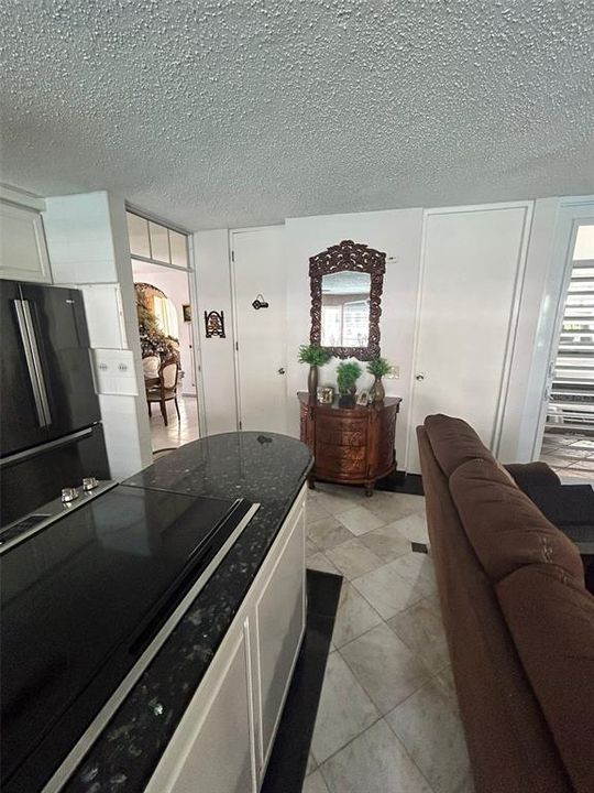 Vendido Recientemente: $665,000 (4 camas, 3 baños, 2800 Pies cuadrados)