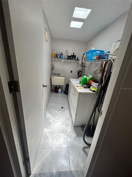 Vendido Recientemente: $665,000 (4 camas, 3 baños, 2800 Pies cuadrados)