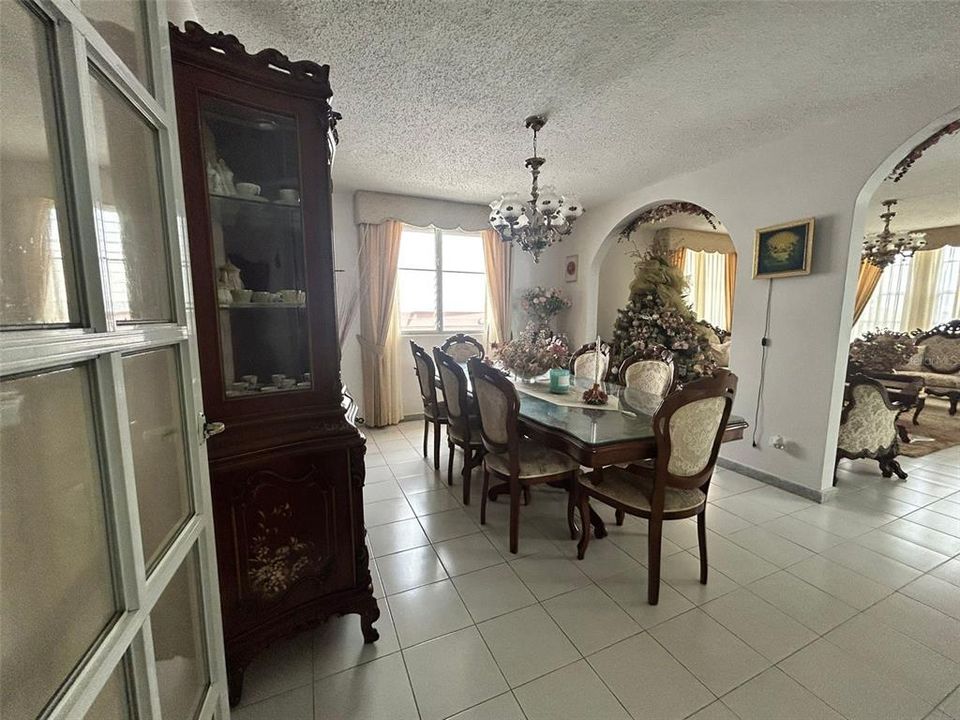 Vendido Recientemente: $665,000 (4 camas, 3 baños, 2800 Pies cuadrados)