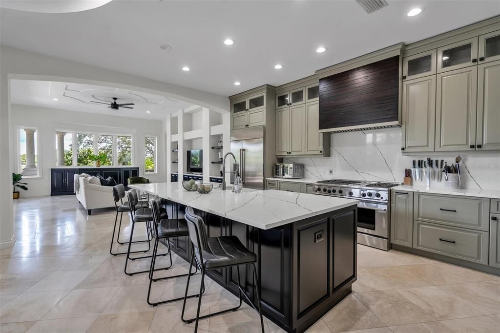 Recently Sold: $2,300,000 (5 beds, 4 baths, 6776 Square Feet)