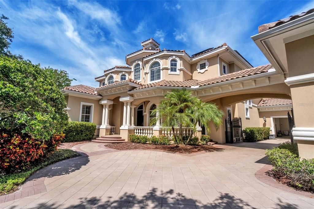 Recently Sold: $2,300,000 (5 beds, 4 baths, 6776 Square Feet)